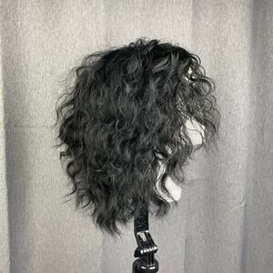 Zury SIS Black Short Shoulder Length Curly Bob Wig